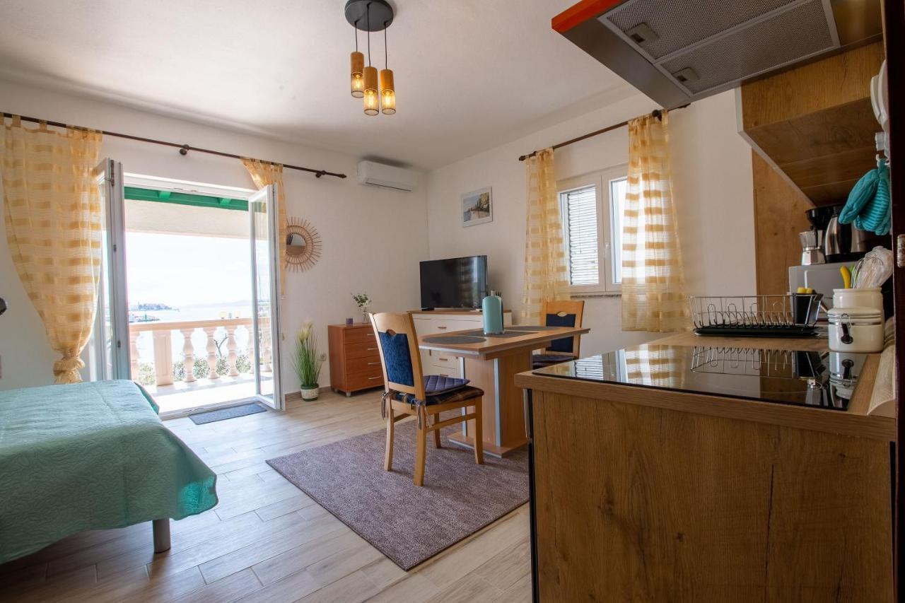 Mare-More Studio W Balcony And Beach Front And View Zadar Exterior foto